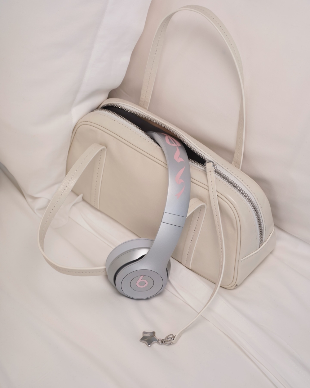 Beats x Sandy Liang 限量版 Solo 4 耳機發布