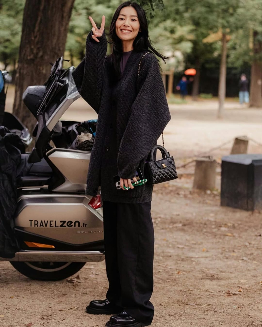 廓型毛衣單穿就很時髦