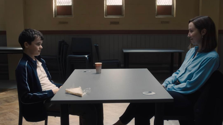 造極致緊繃的沉浸感，讓人完全陷入這場噩夢。這不只是一起命案，更像是一份社會「診斷書」