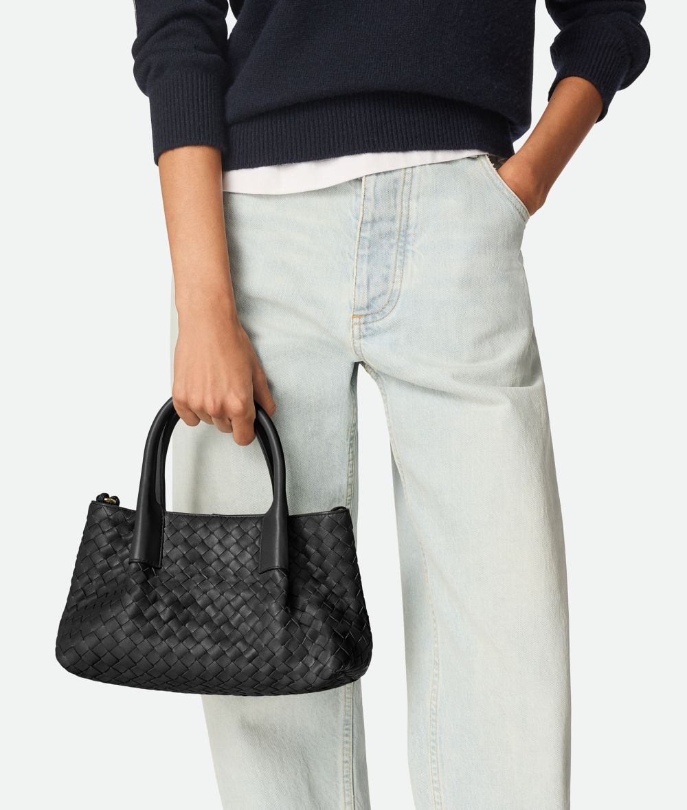 可拆卸的內部拉鏈口袋。