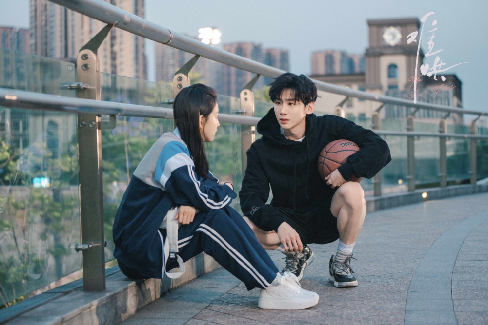 桑延的愛像一條穿越時光的河流,從年少的悸動淌過青蔥歲月