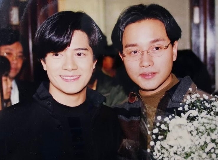 張國榮在2000年舉行「熱情演唱會」，在全球多地巡演