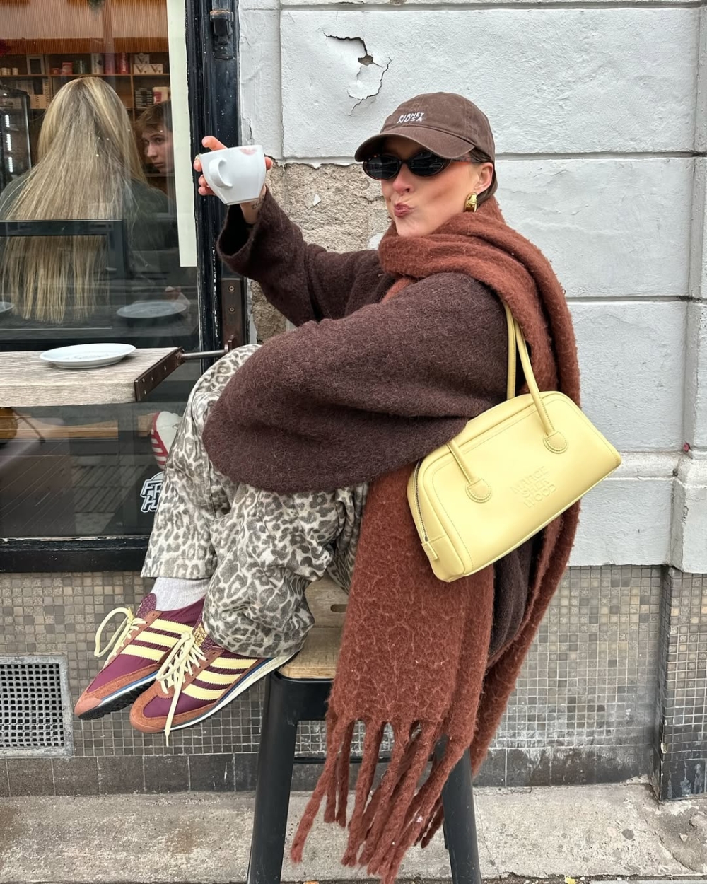 鵝黃色就像是點綴其上的奶油花frosting