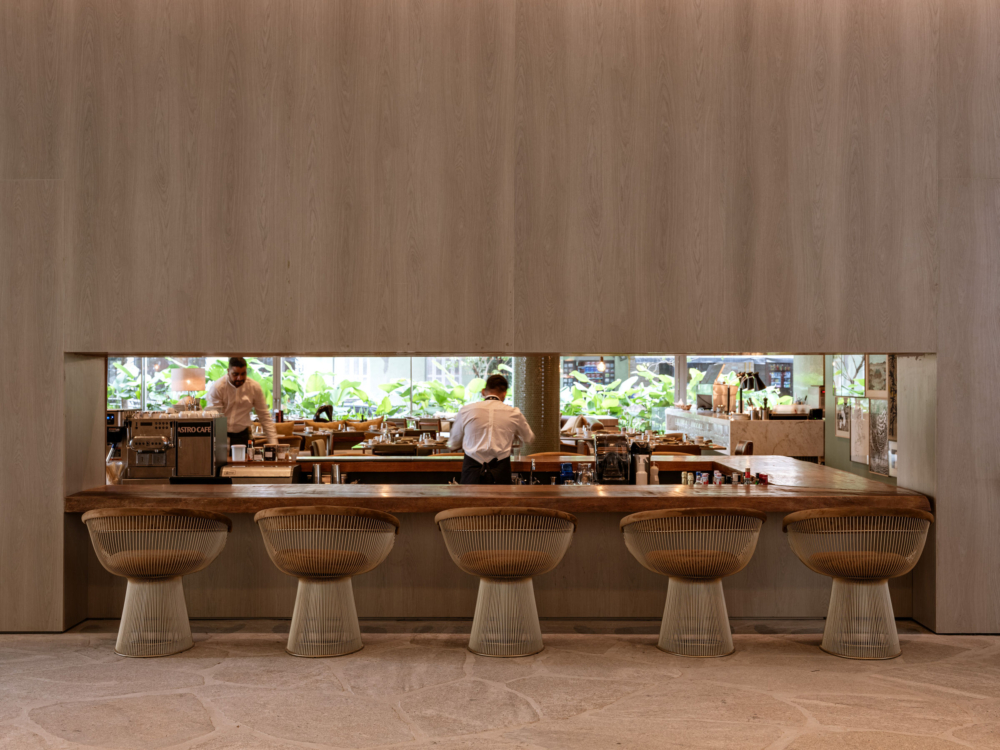 採用現代混凝土、玻璃和淺色木材。