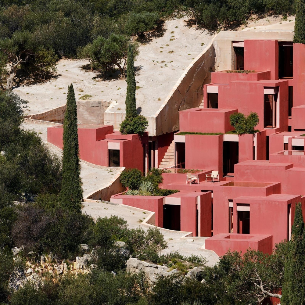 Bofill的特別之處在於，他總能在傳統與現代間找到平衡點