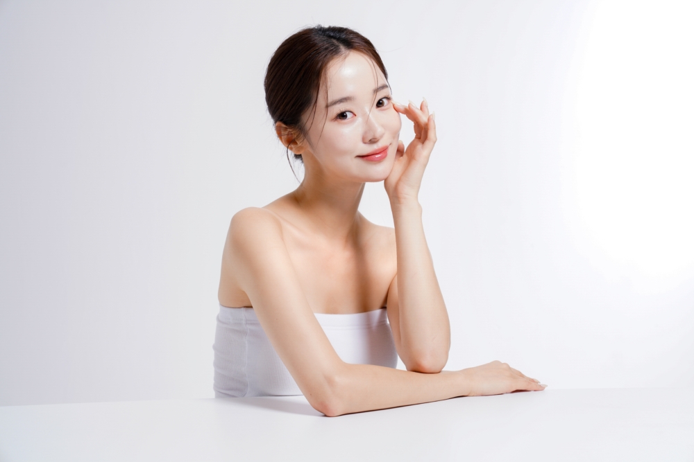 購買淡斑精華前，建議先了解斑點種類和成因、注意產品成分表、選擇含果酸、水楊酸等成分的淡斑產品，另外敏感肌要慎用淡斑產品！