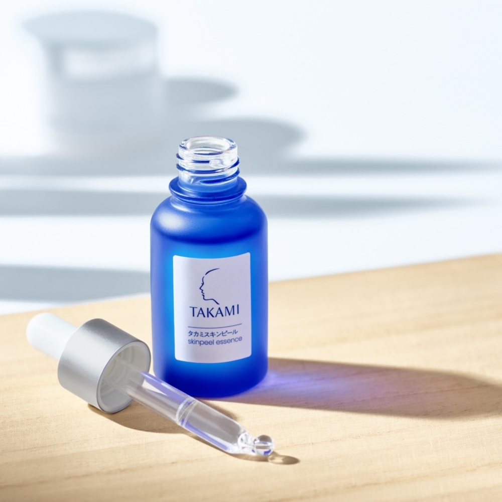 TAKAMI 角質護養精華（小藍瓶）。
