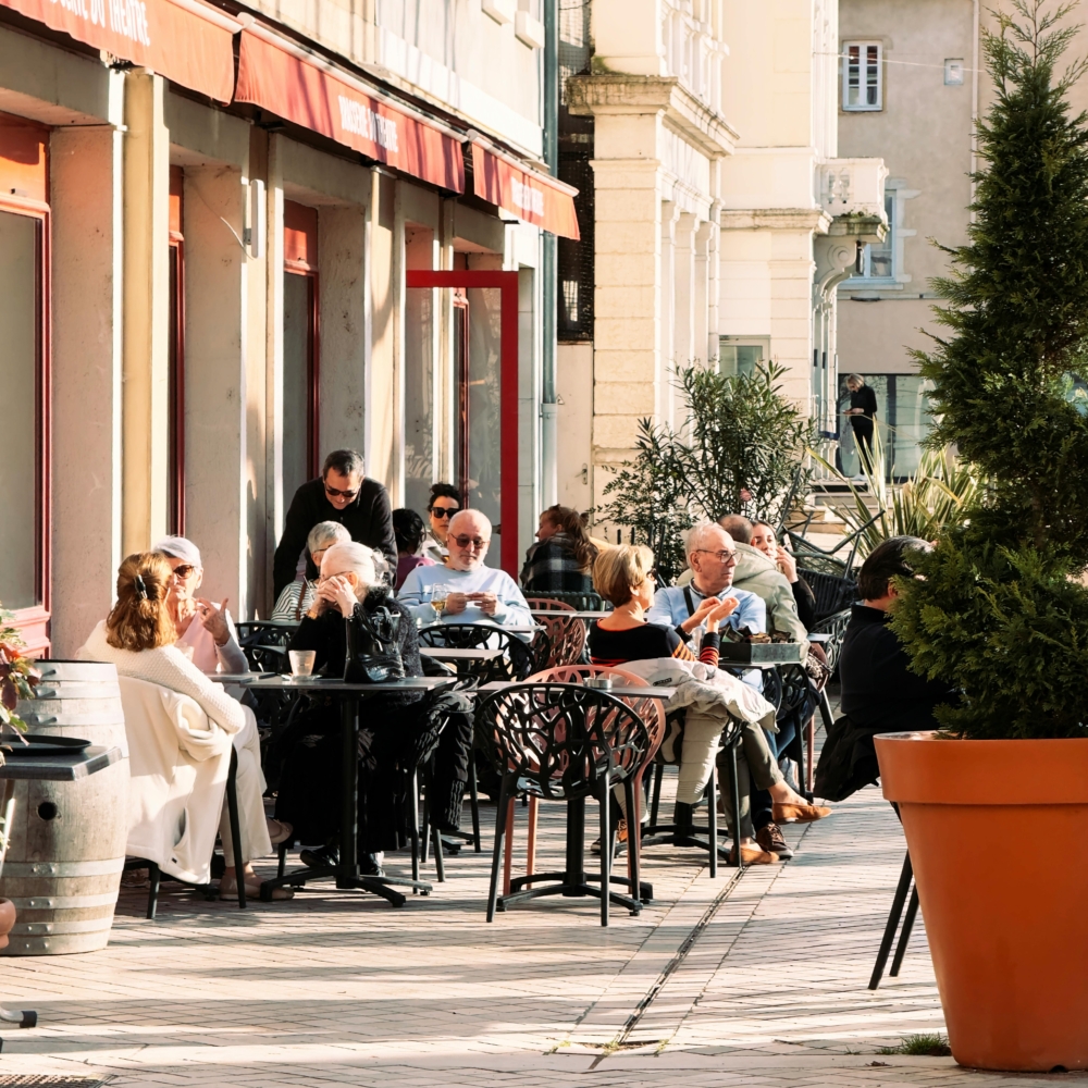 「Sober Curious」的吸引力在於它的靈活性。你可以選擇週末不喝,也可以只在特定場合戒酒