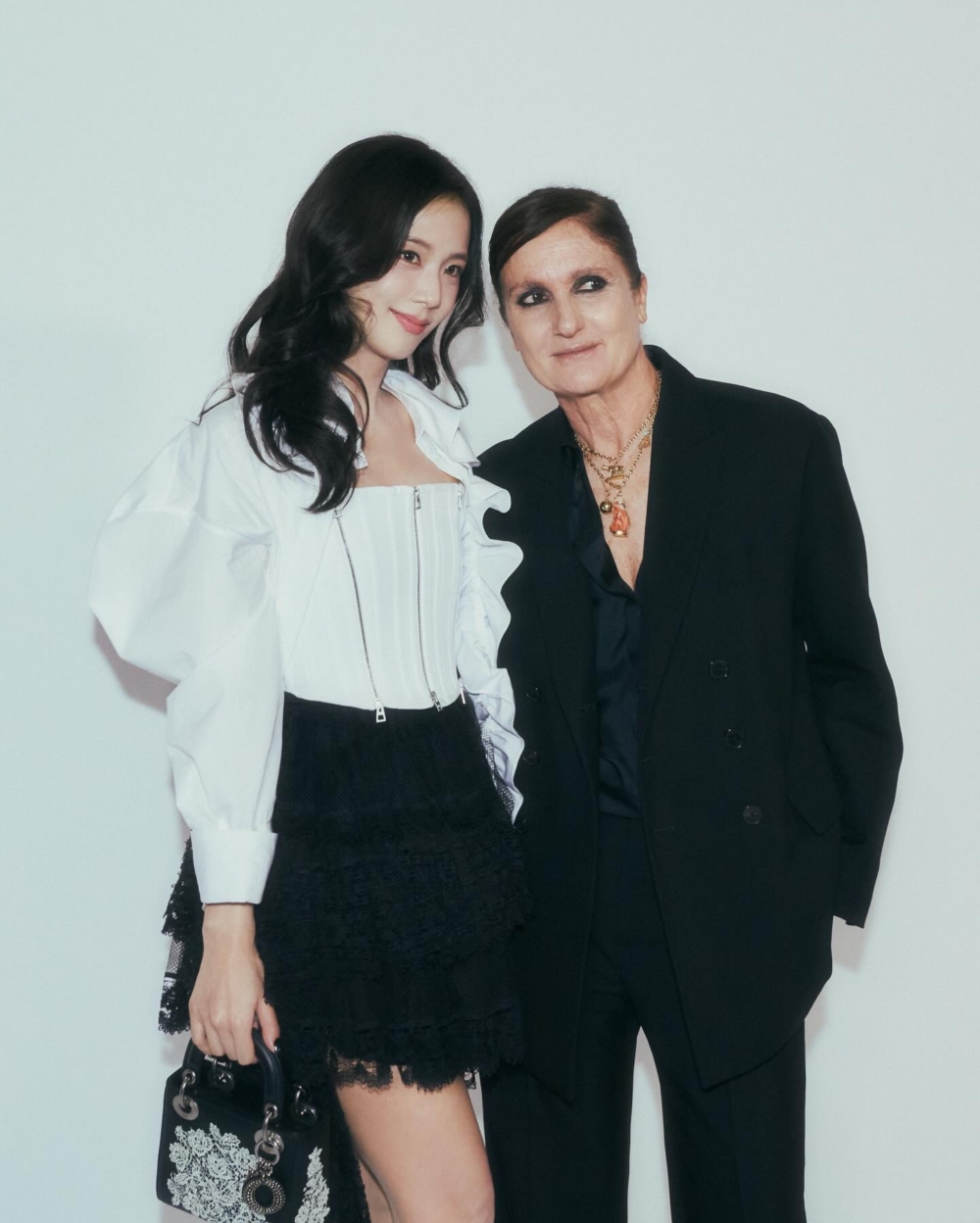 2025韓星「復古浪漫風大波浪」範本：Jisoo