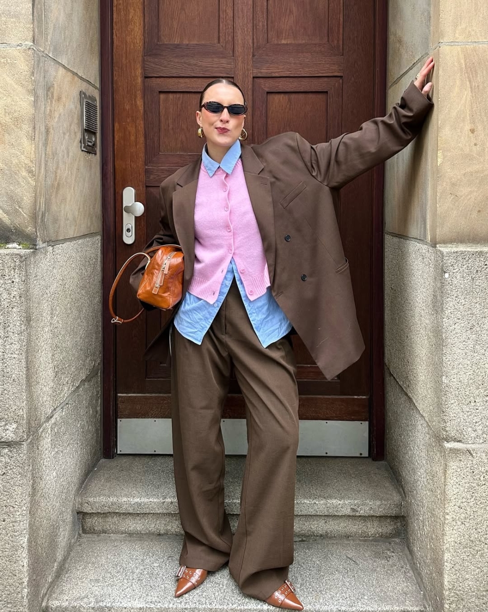 摩卡慕斯疊穿粉色、藍色也很適合