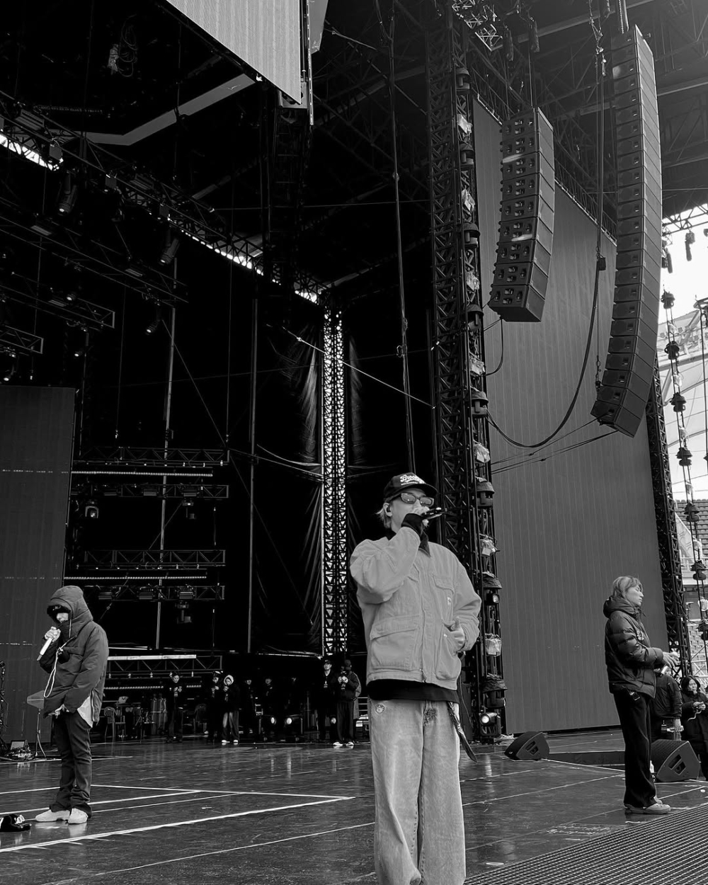 他們接著演唱了〈we like 2 party〉等多首經典歌曲,現場氣氛達到高潮