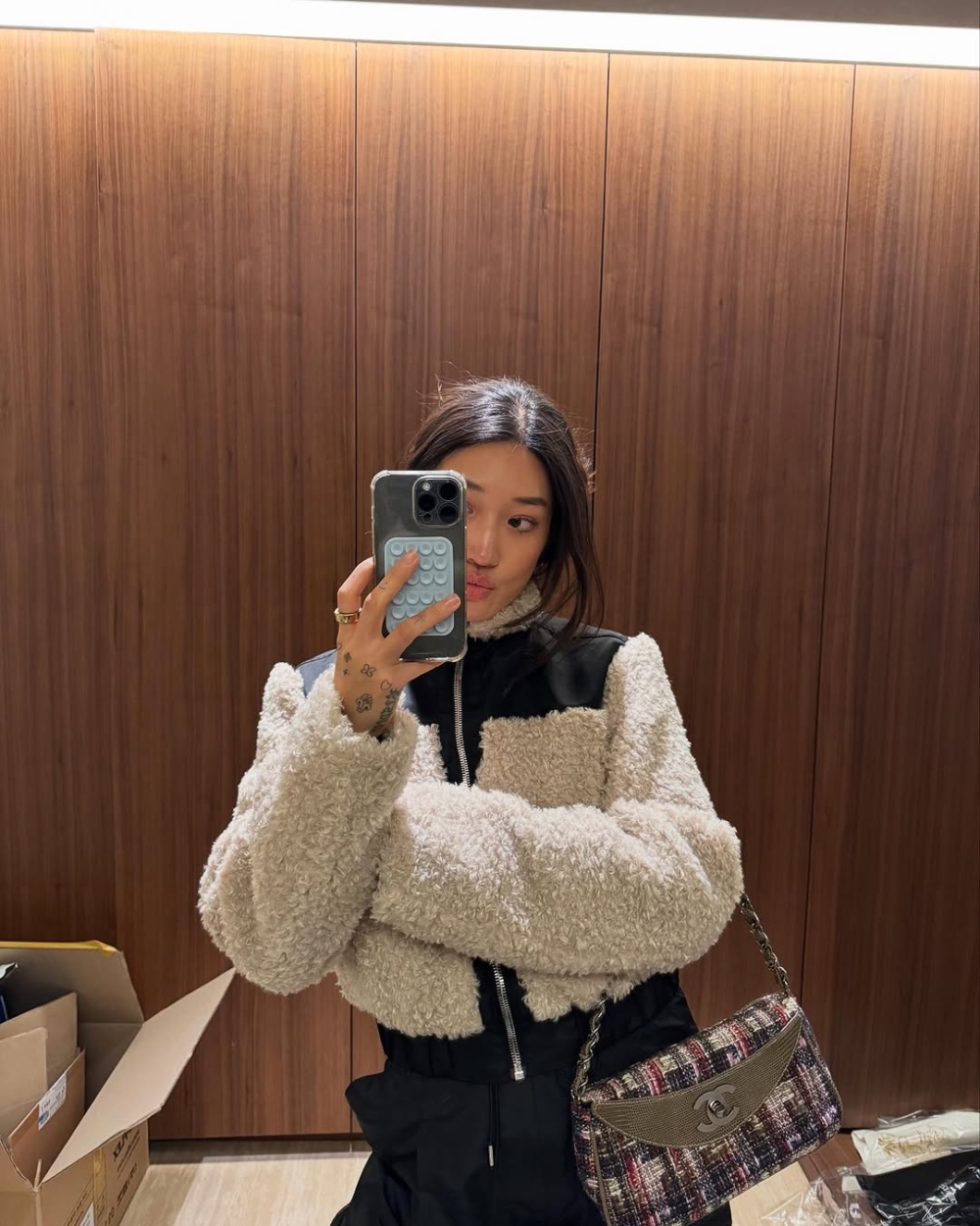 中型粗花呢拼接蜥蜴皮口蓋包