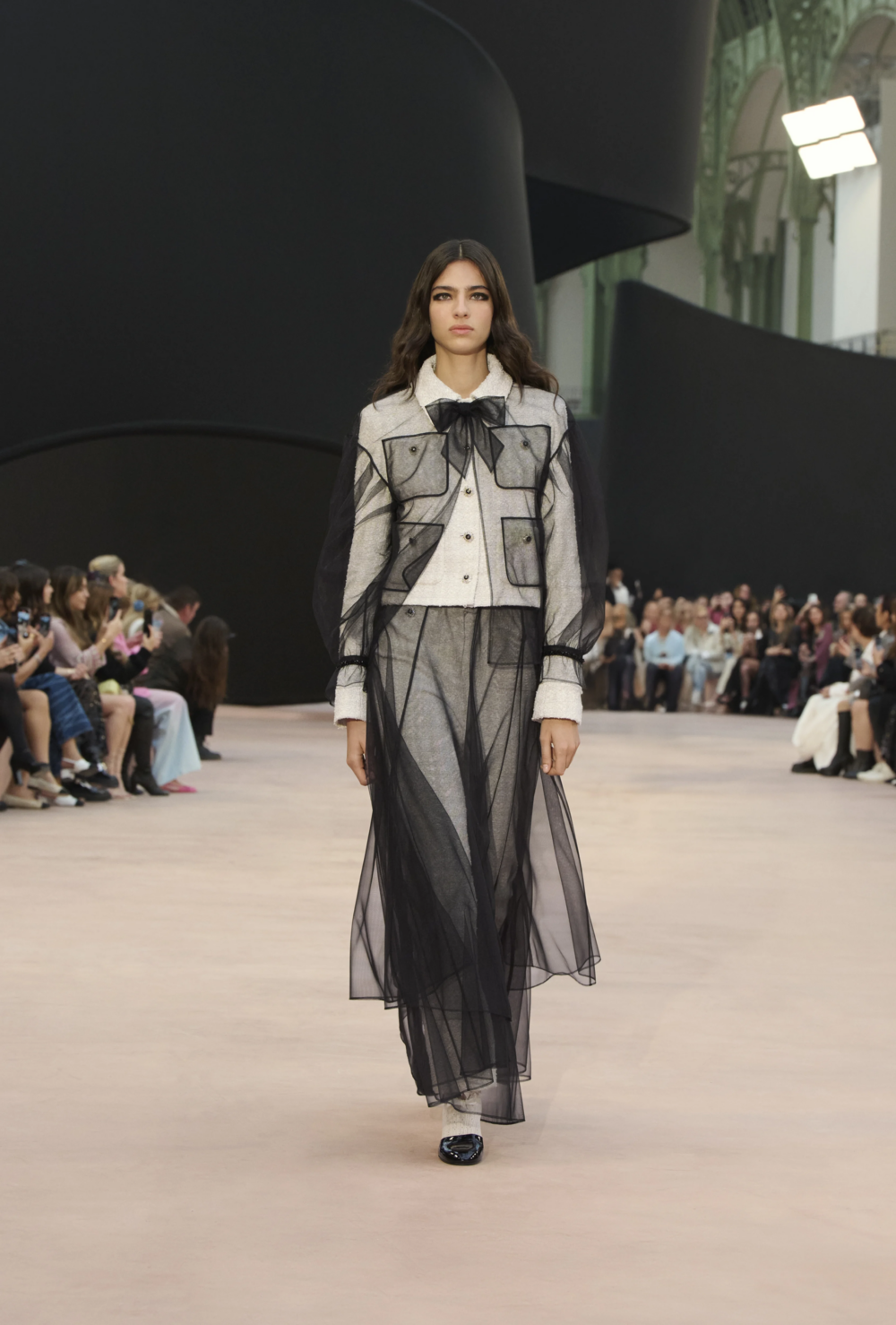 服裝設計在比例與材質上大膽突破