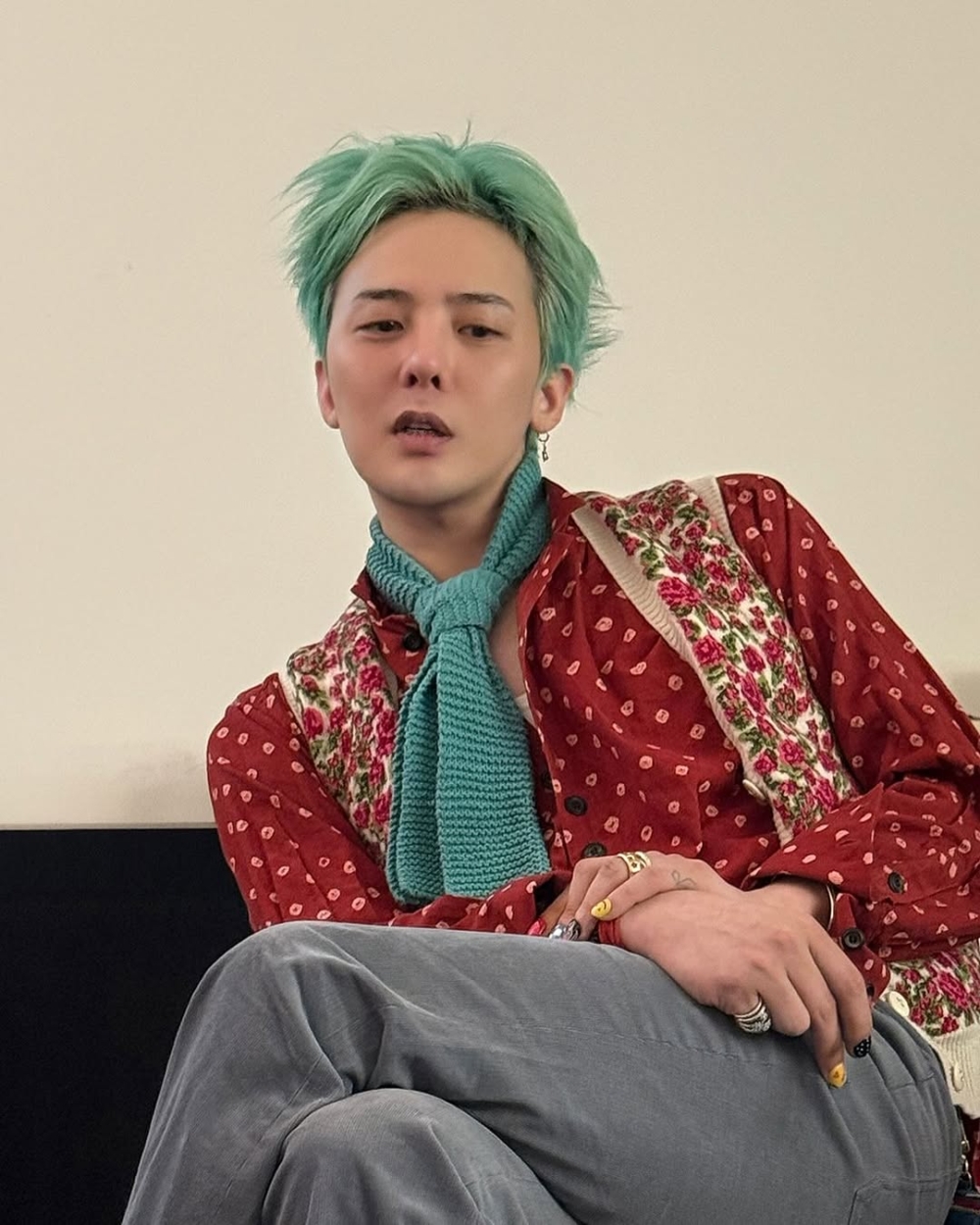 他謙虛地表示:「身為歌手,能站在這裡見到大家,我深感榮幸,感謝你們抽出時間來到現場。」