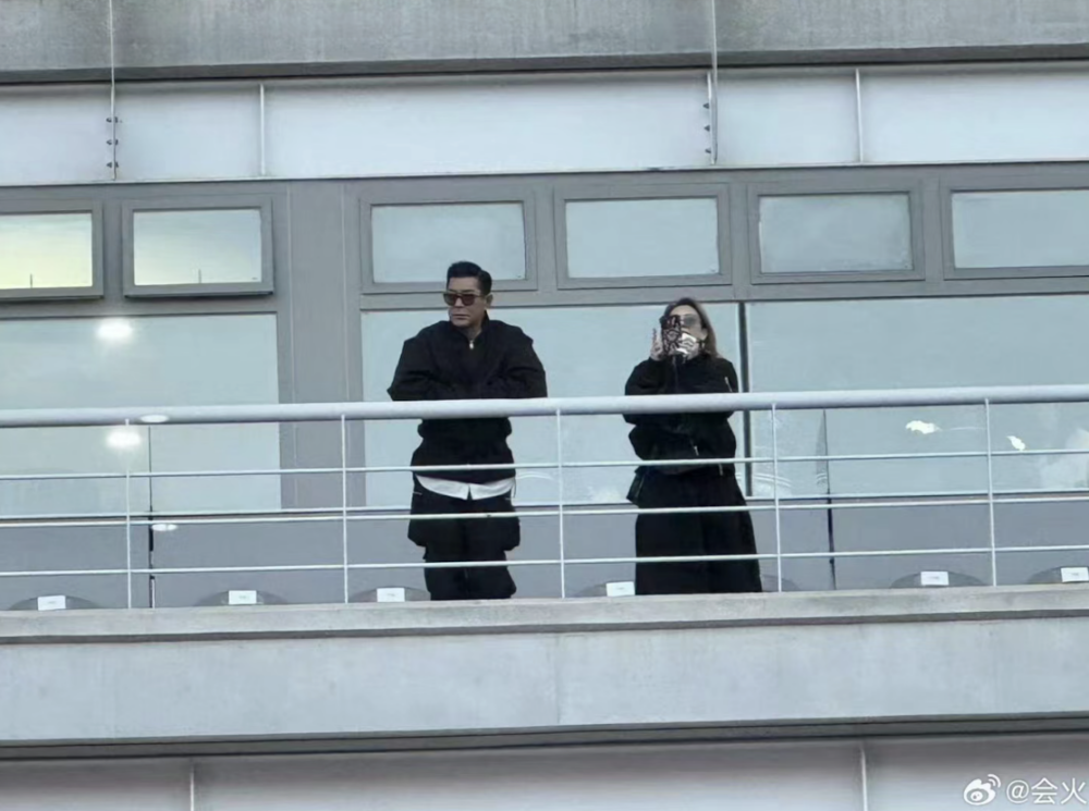 有粉絲意外發現香港巨星古天樂的身影,這場演唱會的吸引力由此可見一斑