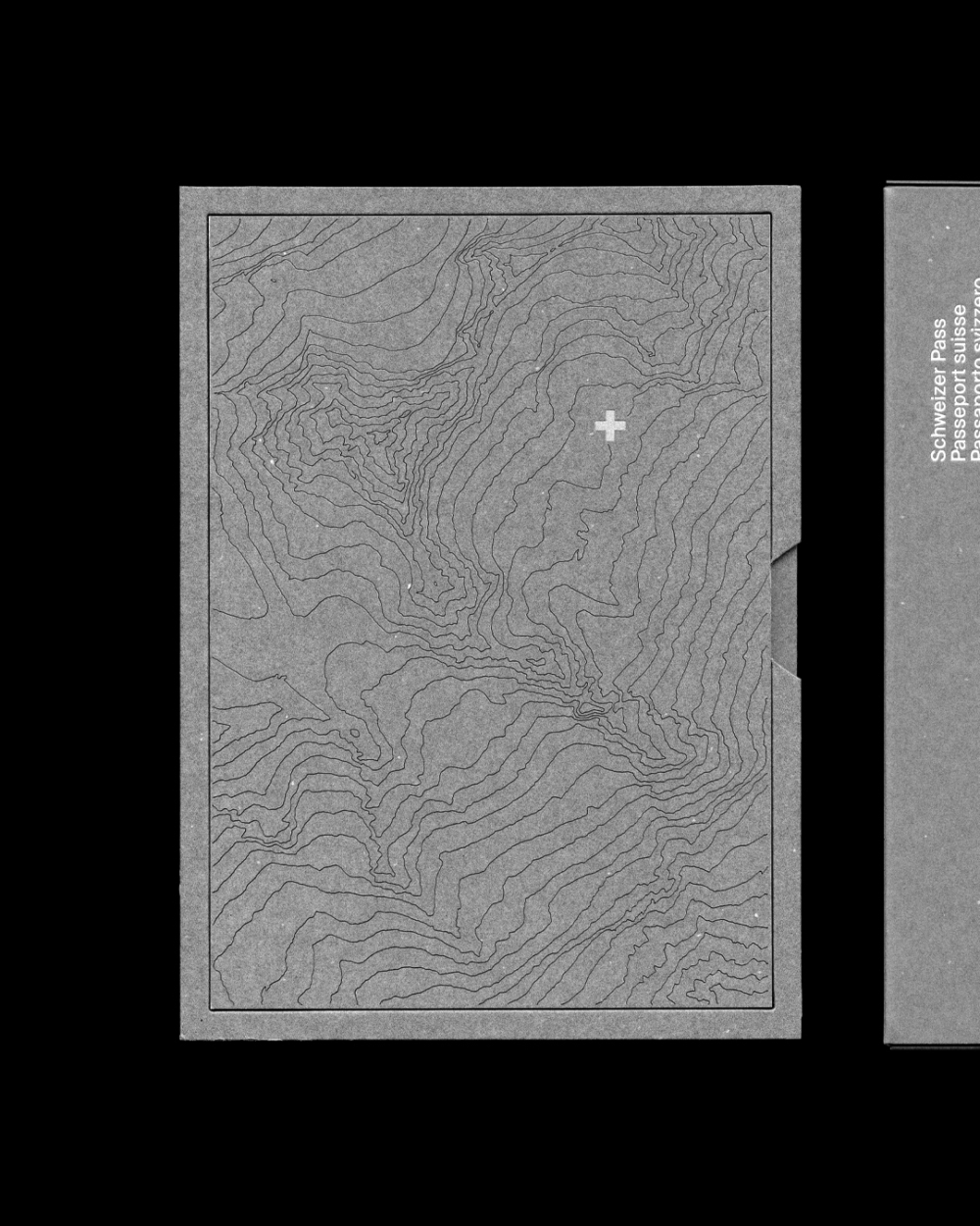 內頁的設計則完全打破了封面所給人的簡約感