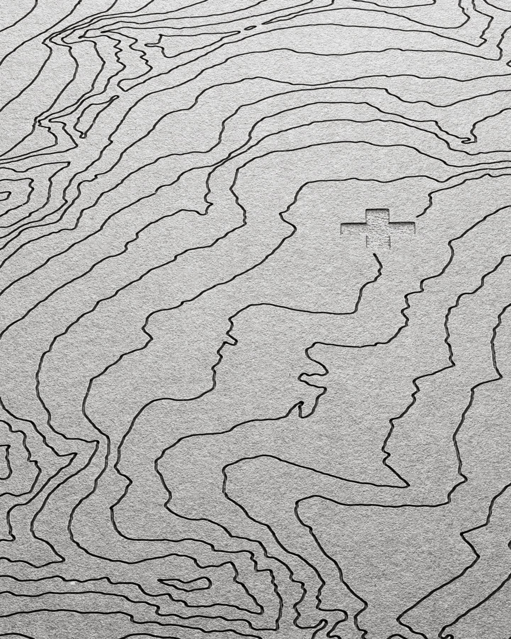 內頁的設計則完全打破了封面所給人的簡約感