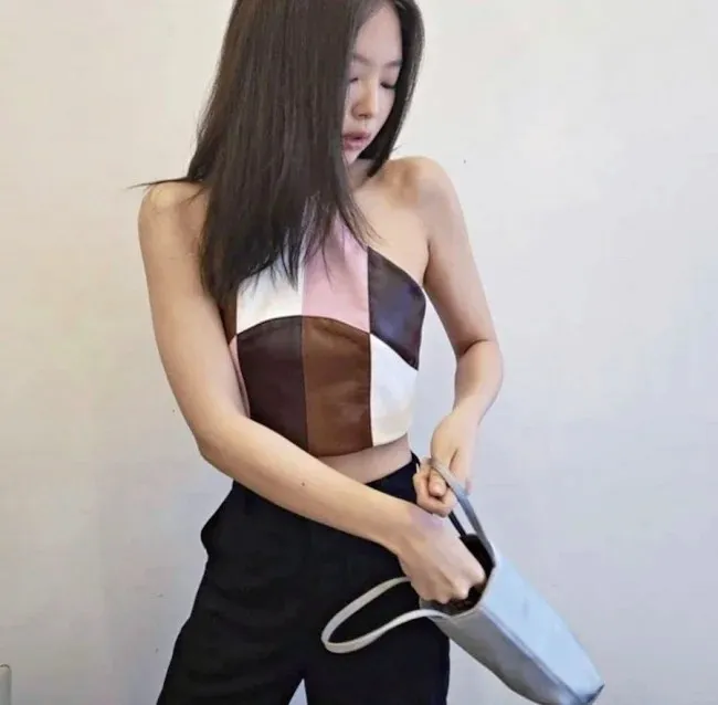BLACKPINK的Jennie私下多次被拍到攜帶hai的手袋出街