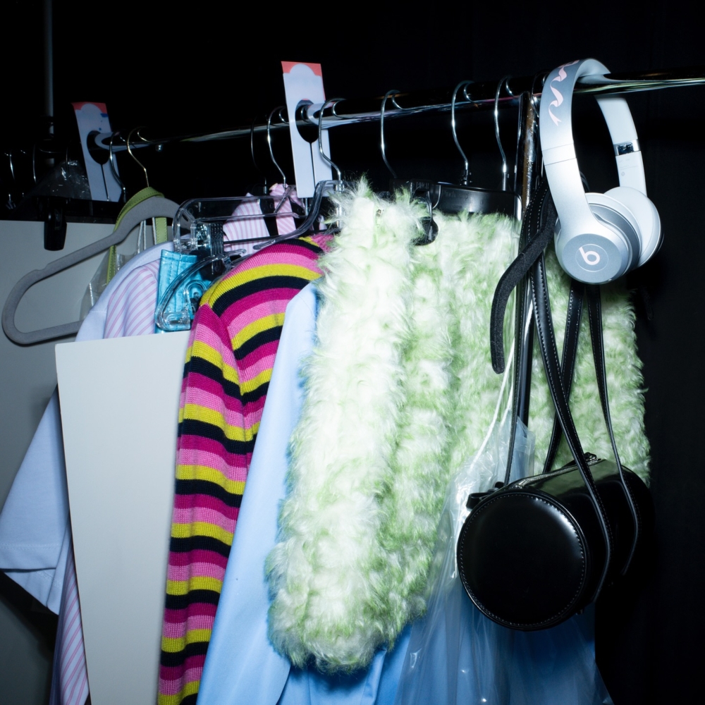 Beats x Sandy Liang 限量版 Solo 4 耳機發布