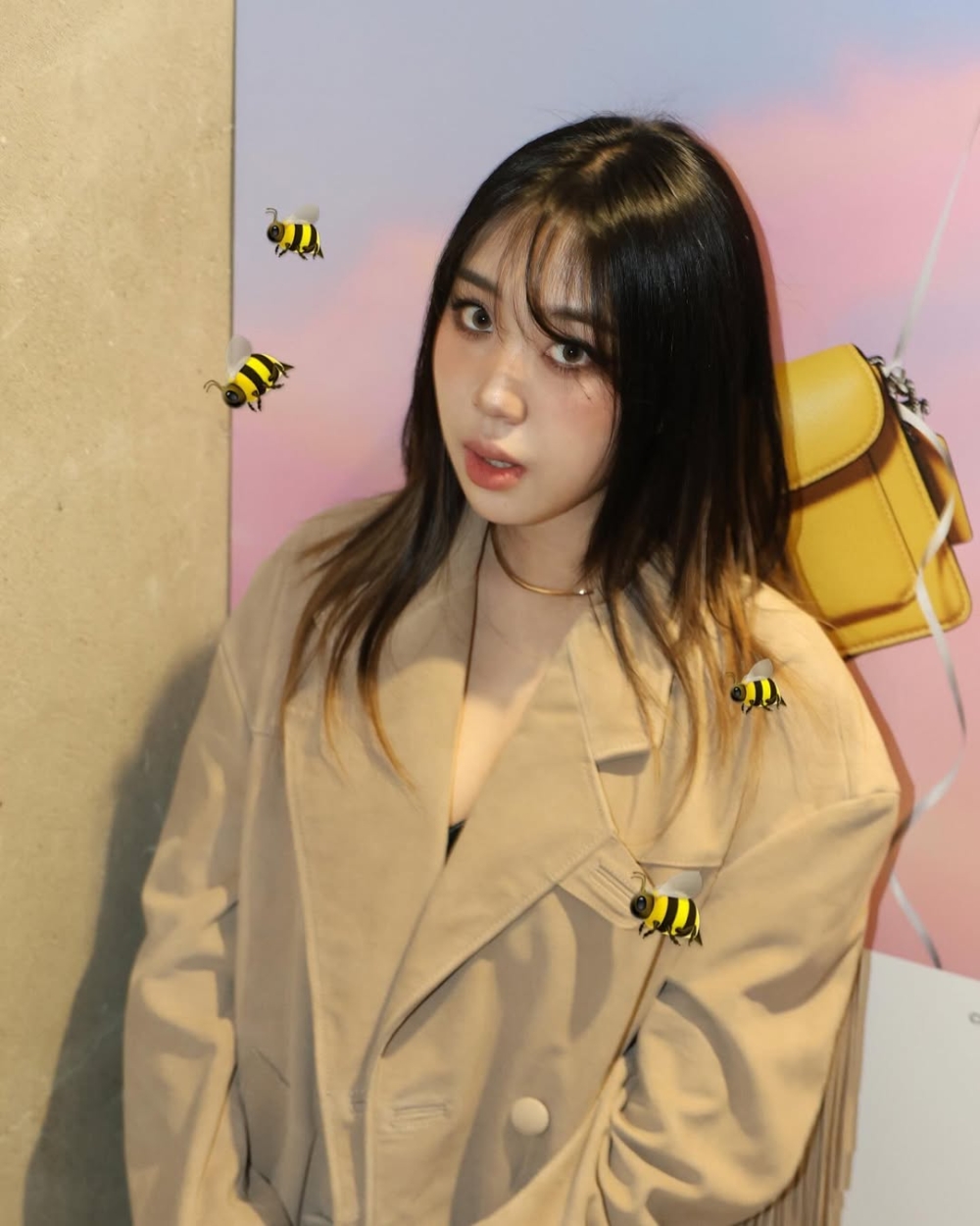 歌詞寫盡了女性對刻板印象的掙扎與渴望，像是一場內心的獨白