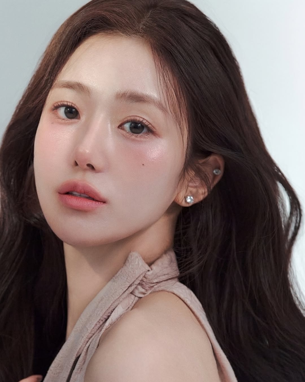 微光感底妝集裸感、光感、與空氣感於一身。