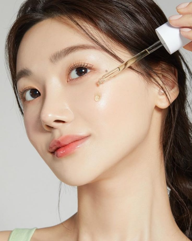 乾性肌膚油脂分泌不足，容易失去水分，導致肌膚失去彈性