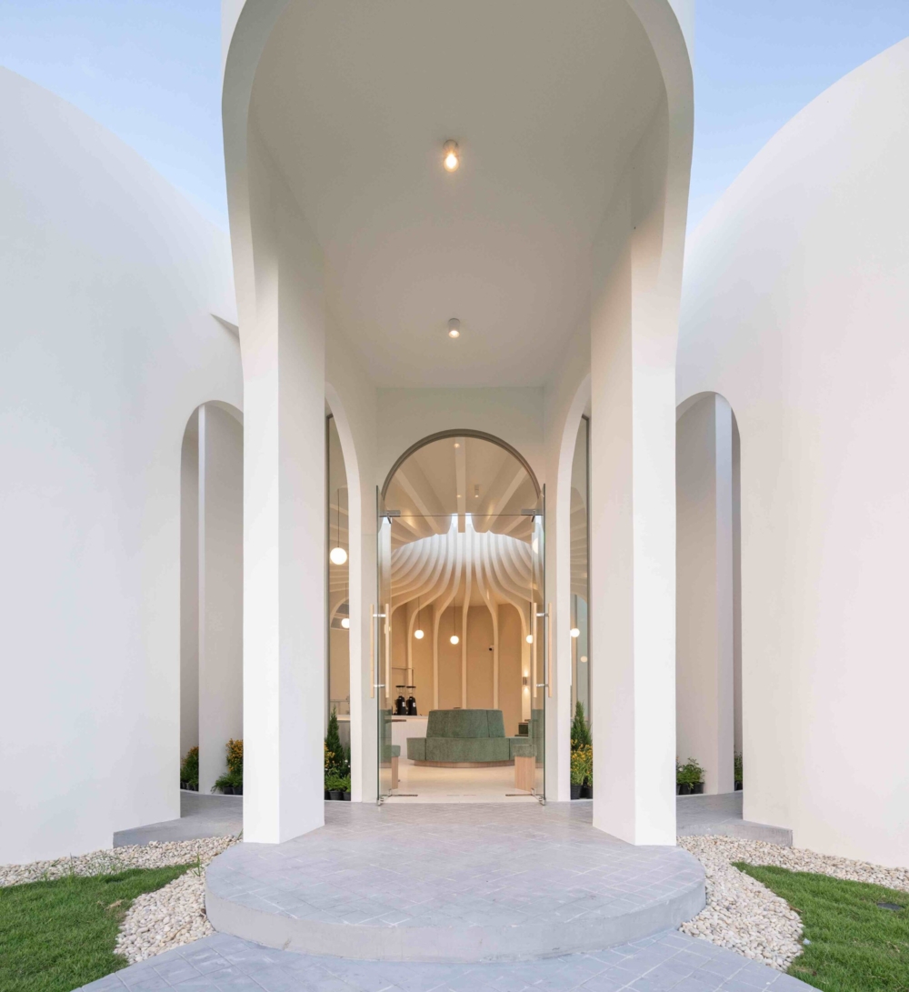 簡約而現代的用餐空間使整體氛圍溫潤而舒適