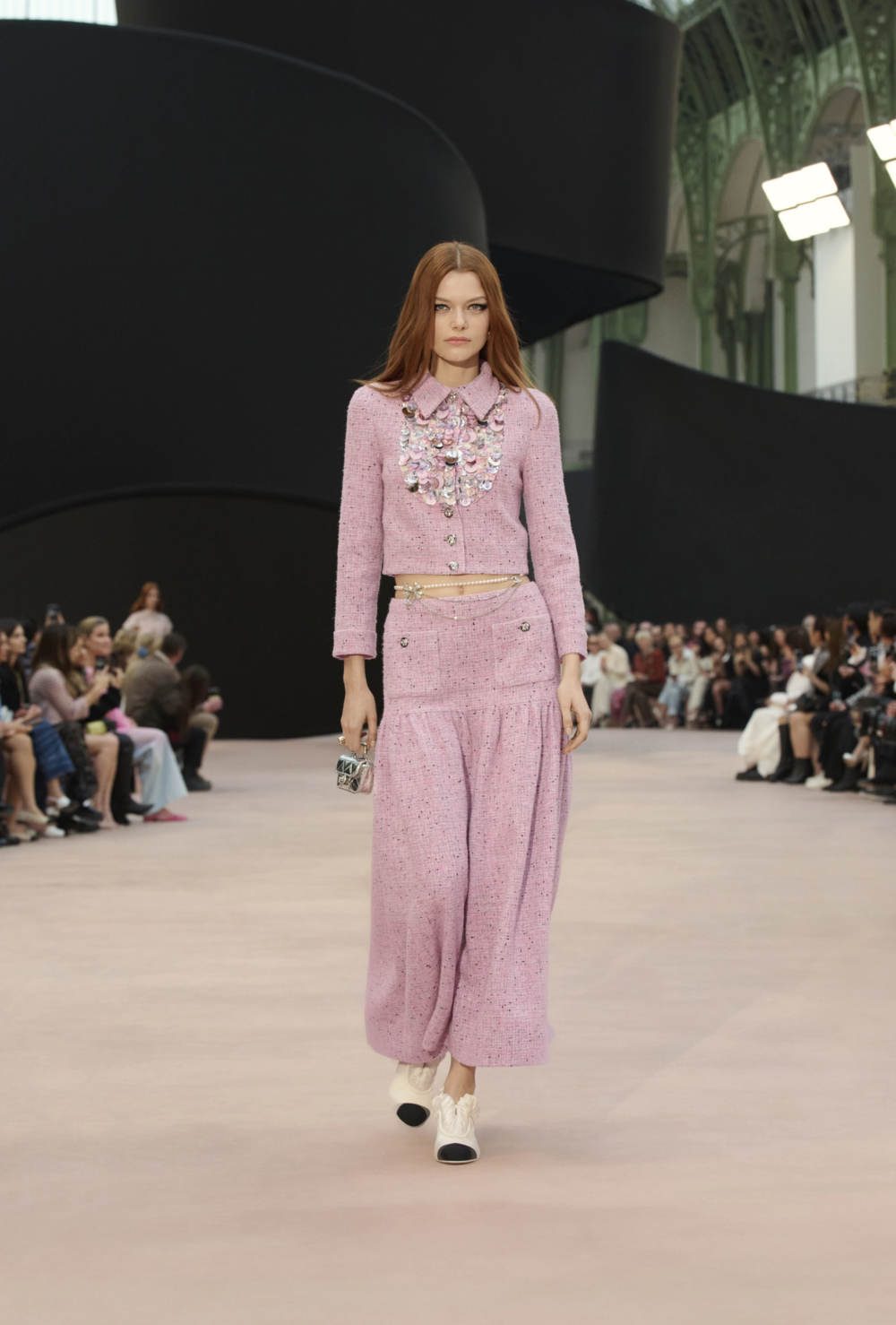 2025秋冬仍是鏡面銀色的天下