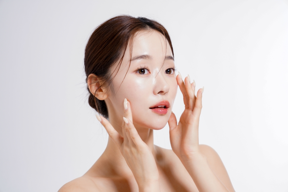 除了擦淡斑精華，一定要使用SPF30以上的防曬，才能有效祛斑！