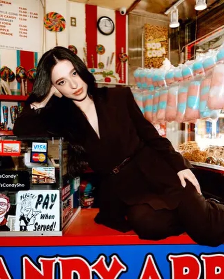 25歲的她不僅偷走了荷李活的心,更成為新一代演員中最耀眼的存在