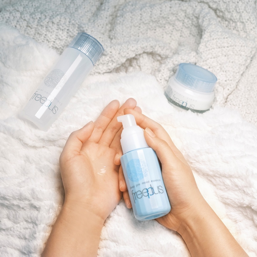 freeplus芙麗芳絲是日本佳麗寶Kanebo旗下品牌，以無添加、低刺激為號召。