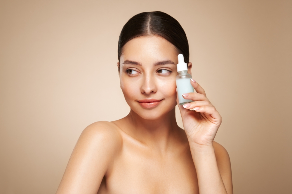 雖然酸類去角質能帶來亮眼的膚質改善，但若使用不當也可能引起刺激和副作用。