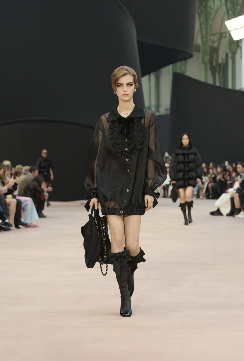 本季單品上可以看到許多蝴蝶結造型