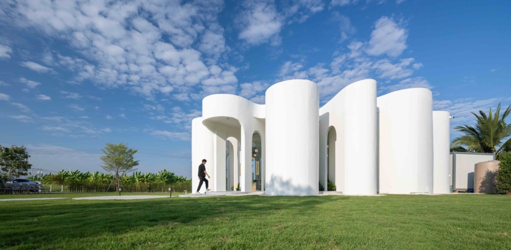 Curvy Dining座落於泰國曼谷東部沙攀松縣的 Soi Srinakarin Rom Klao 19 街巷周邊