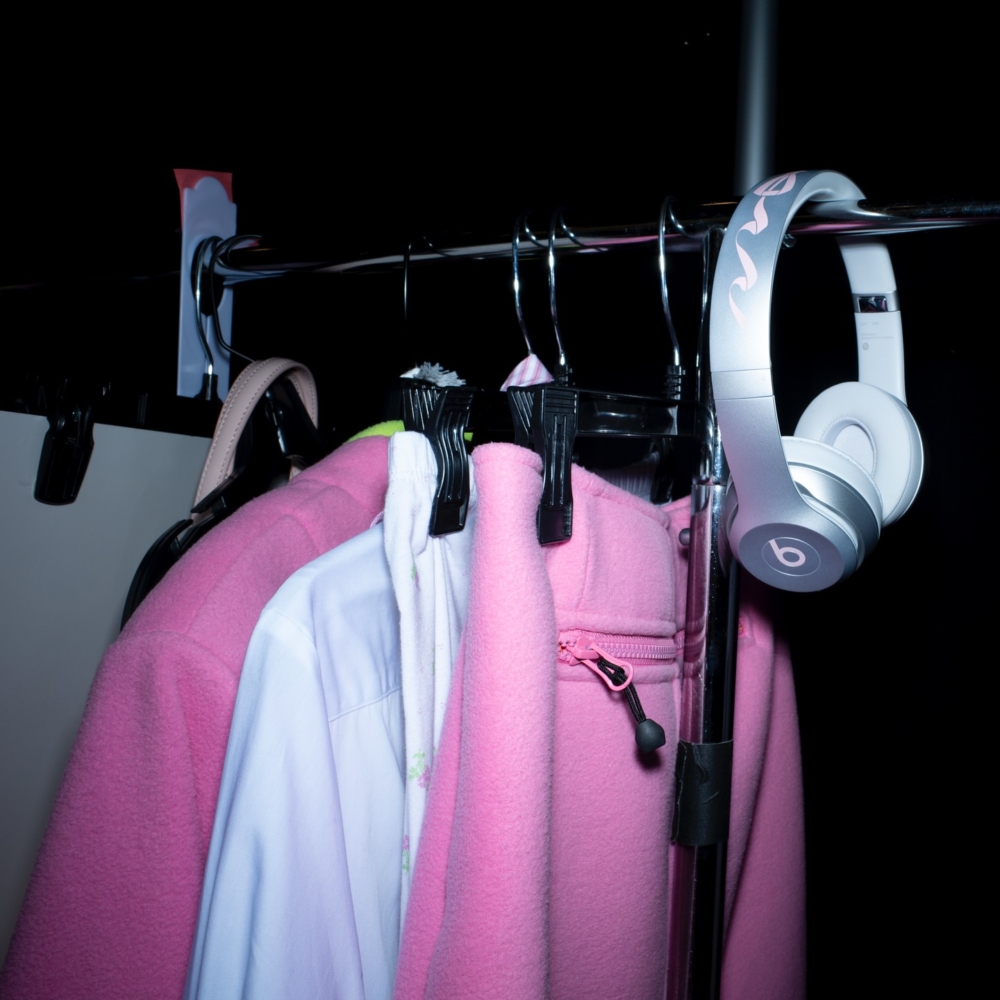 Beats x Sandy Liang 限量版 Solo 4 耳機發布