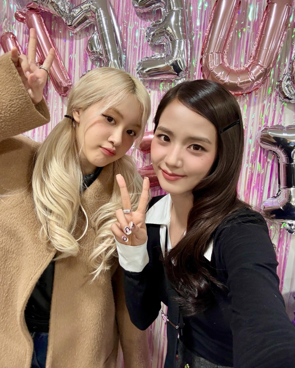 2025韓星「復古浪漫風大波浪」範本：Jisoo