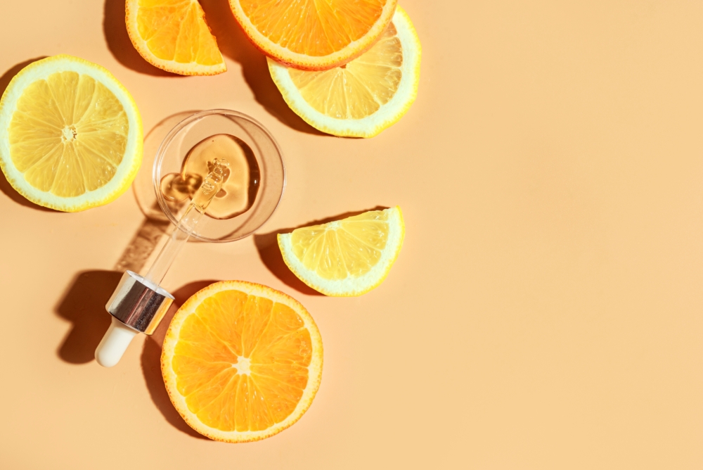 近年維他命C精華人氣爆燈,淡斑、亮膚、抗老等功效超強~