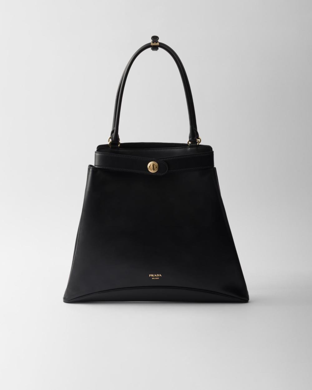 Prada Etude leather bag黑色。