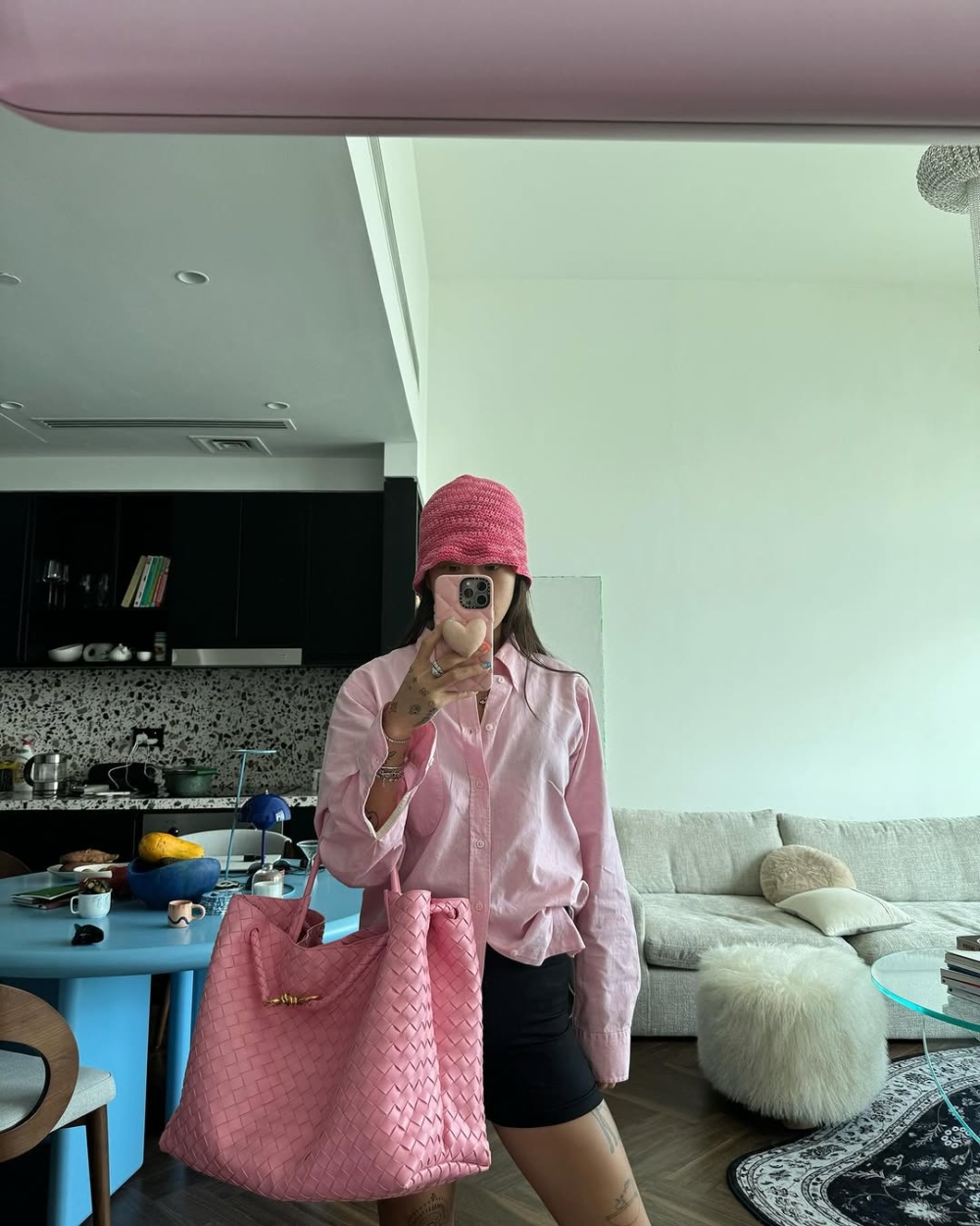 從亮眼的Barbie粉到低調的墨綠色她都有