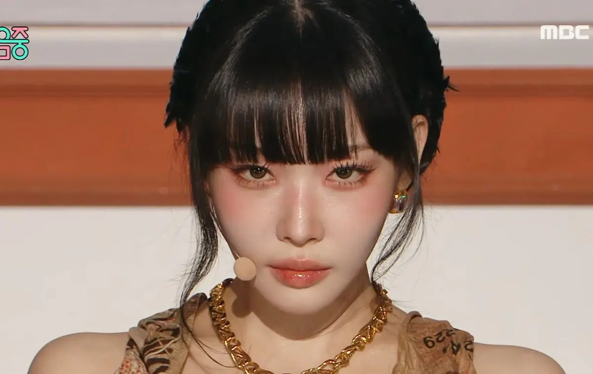 水潤杏桃色唇妝