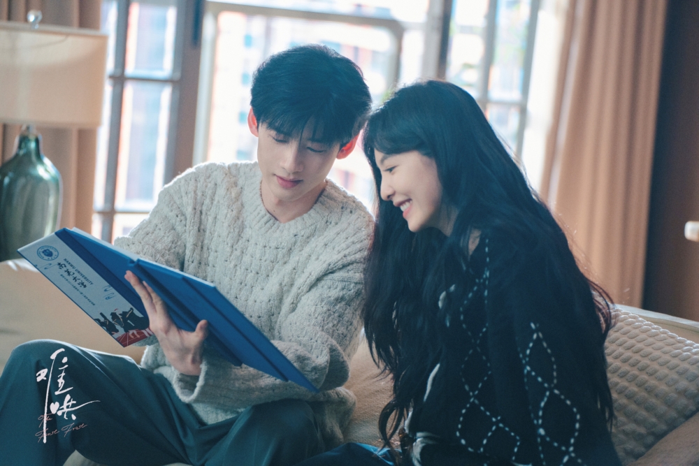 他的出現,像晨曦穿透濃霧,讓她疲憊的心重新相信奇蹟