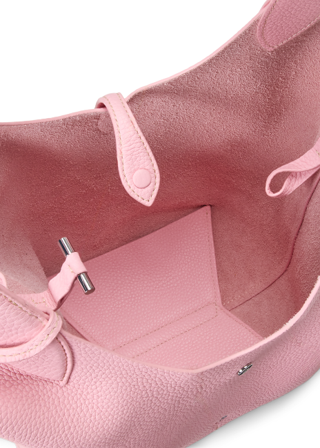 內部的金屬T型桿透過皮環固定，可以束緊手袋