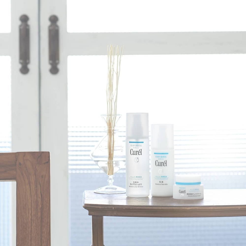 Curél是日本花王旗下專為敏感肌打造的品牌，其核心是添加神經醯胺功能成分來強化皮膚屏障，改善乾燥敏感。
