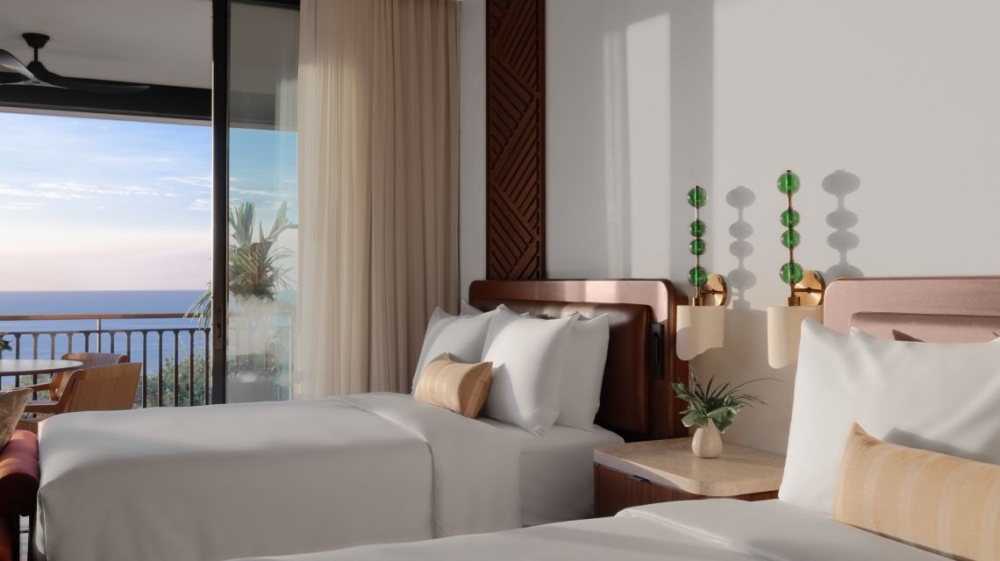 房內設有寬敞的起居空間、高檔家具以及私人泳池與露台