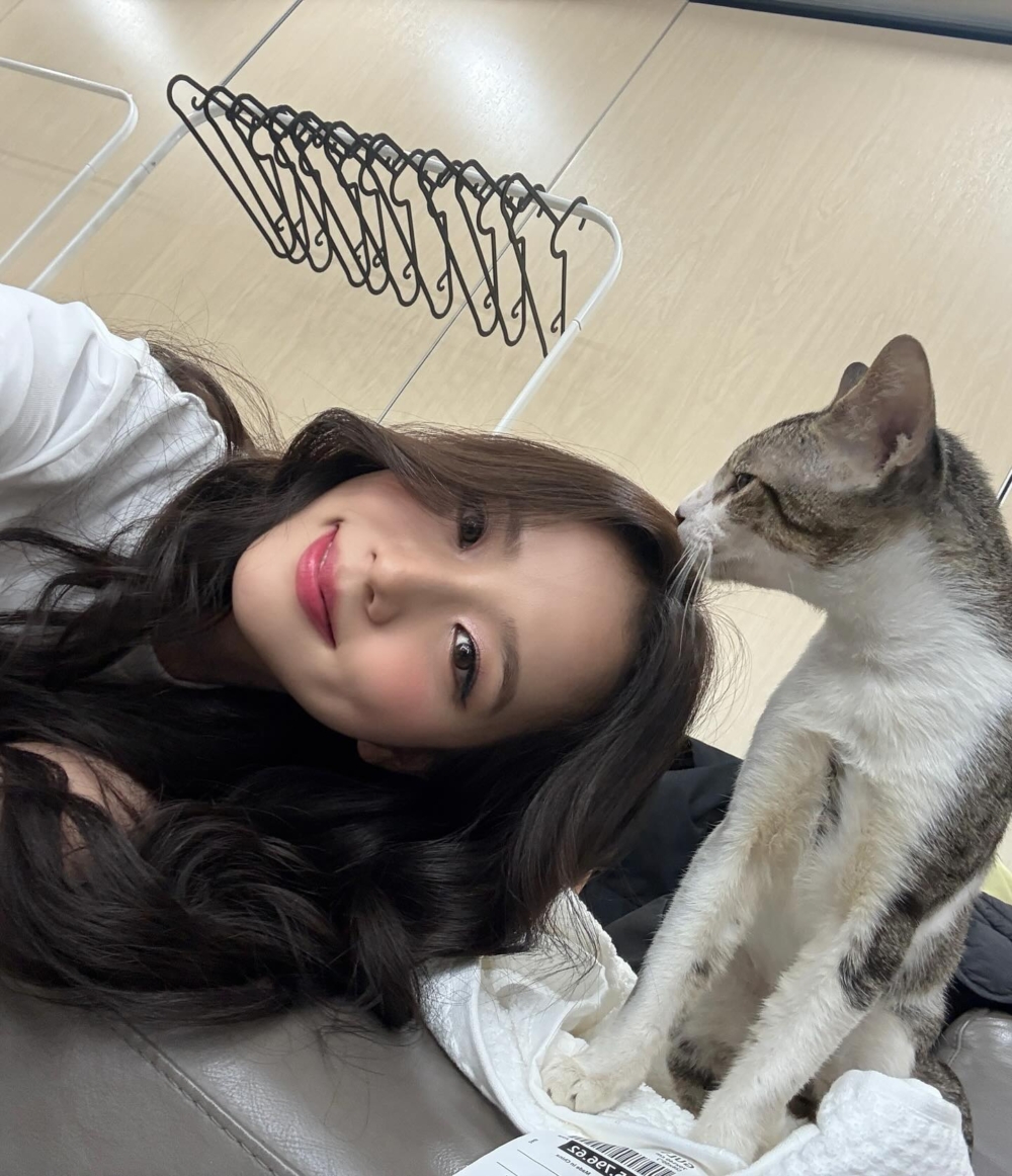 2025韓星「復古浪漫風大波浪」範本：Jisoo