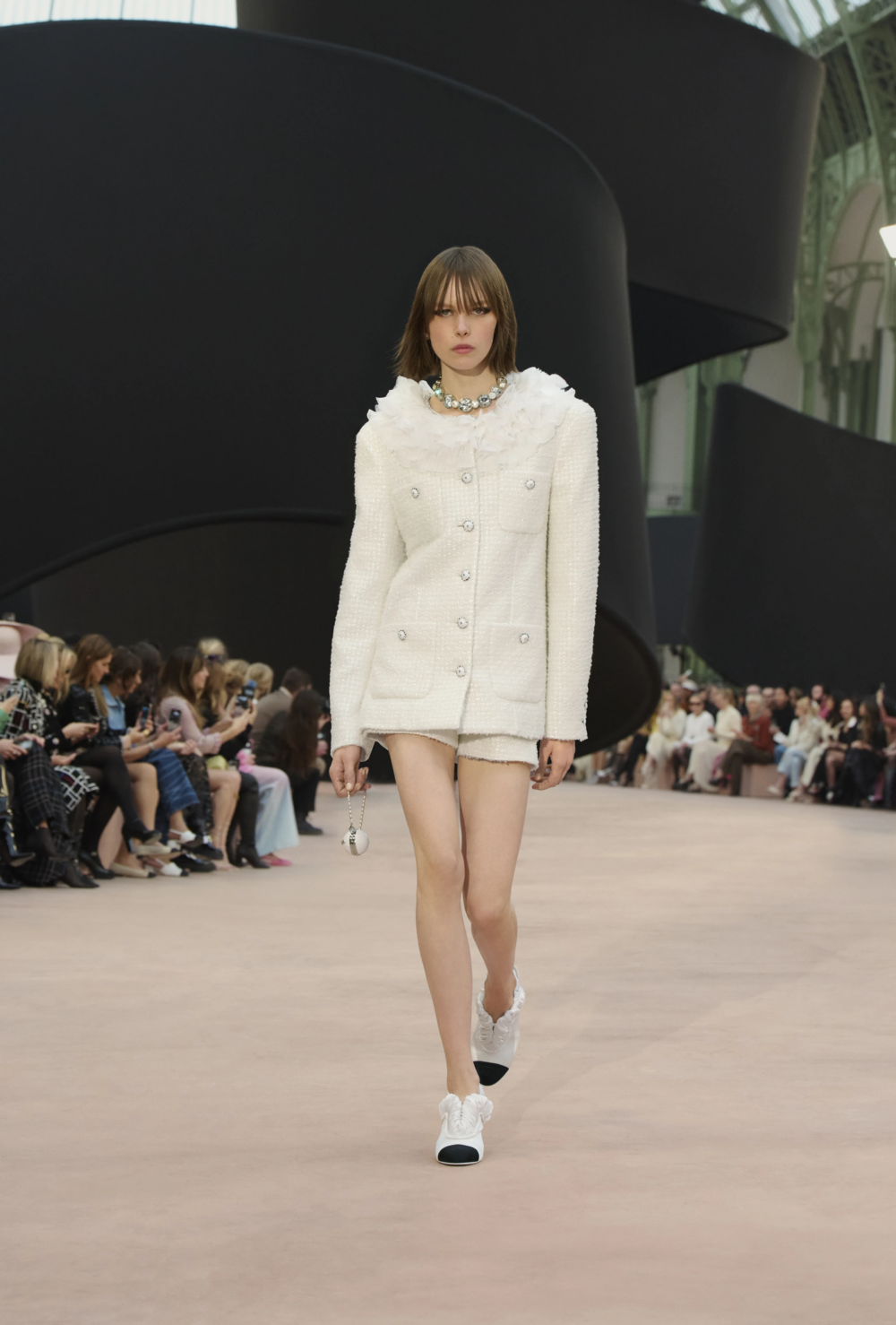 迷你球型手袋適合晚宴造型