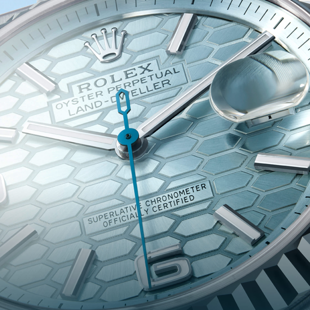 獨特的藍色蜂巢錶盤