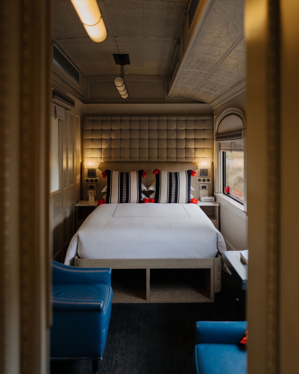 每節臥鋪車廂都設有私人衛浴