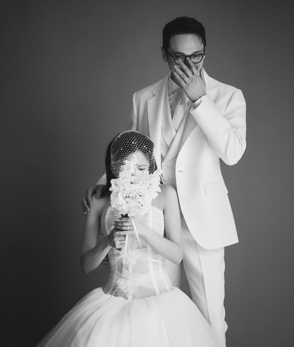 孝敏婚紗照還換上了來自韓國知名婚紗品牌 Atelier KU 的婚紗
