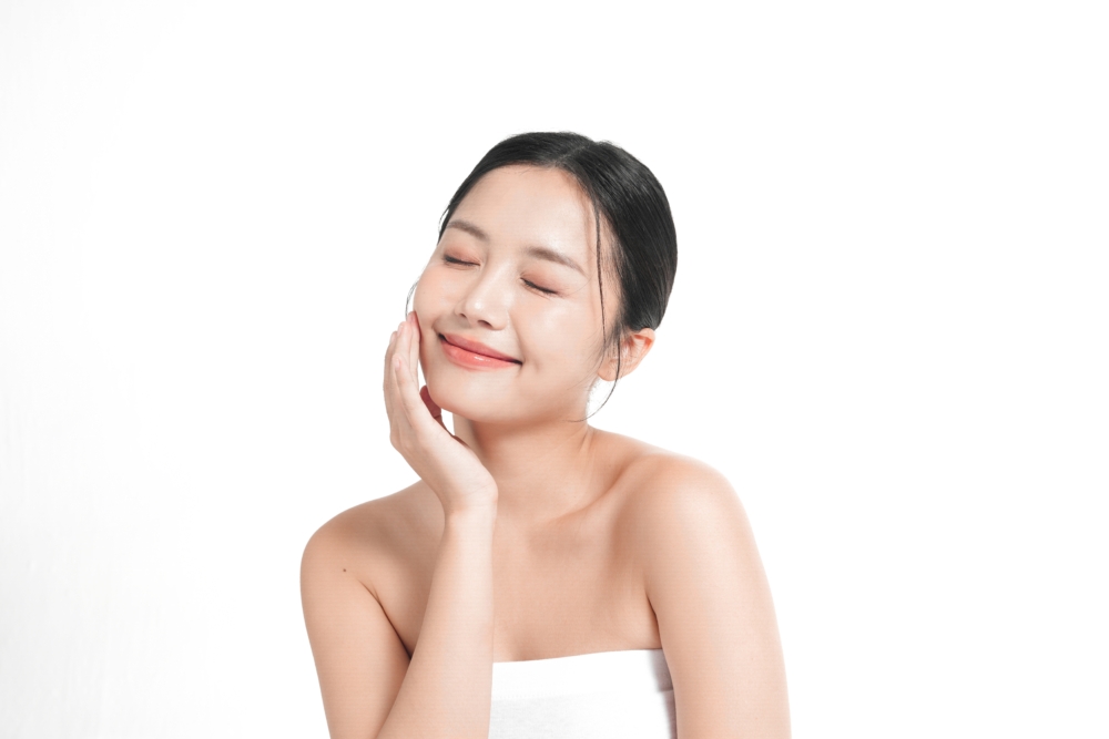 溫和護理能幫助維持肌膚穩定～可選擇無酒精、無香料的潔面和護膚品，以及每週去角質1次，避免過度清潔或摩擦。